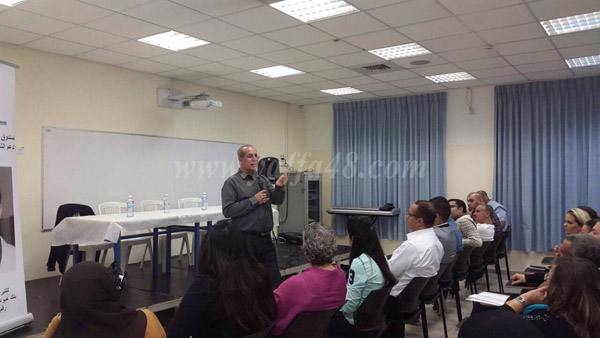 البروفيسور رياض اغبارية يحاضر في مدرسة أجيال الثانوية ويشاركه أكاديميين من يافا 